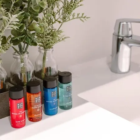 Huswell - Stylish In The Heart Of * Brujas