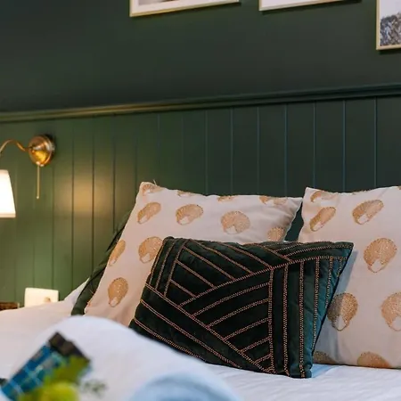 Huswell - Stylish In The Heart Of